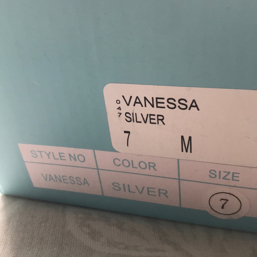 Silver heels - Picture 6 of 6